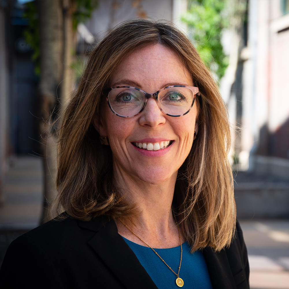 Christine Gillies 1000 x 1000 