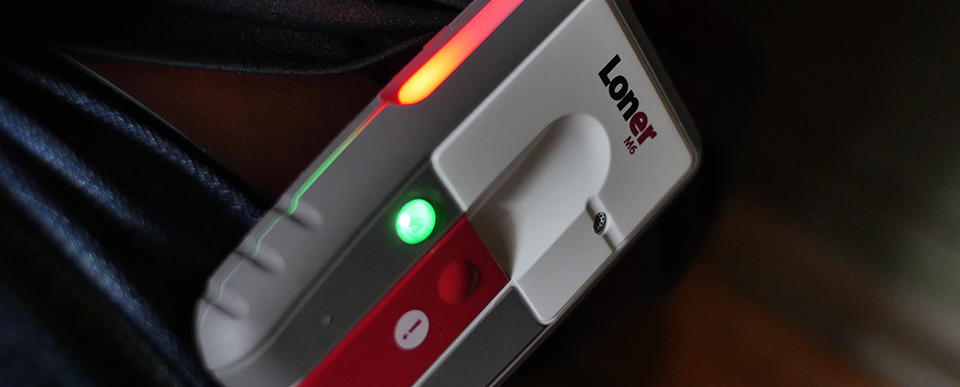 Imágenes del blog: primer plano de la alerta por falta de registro de Blackline Safety Loner M6.