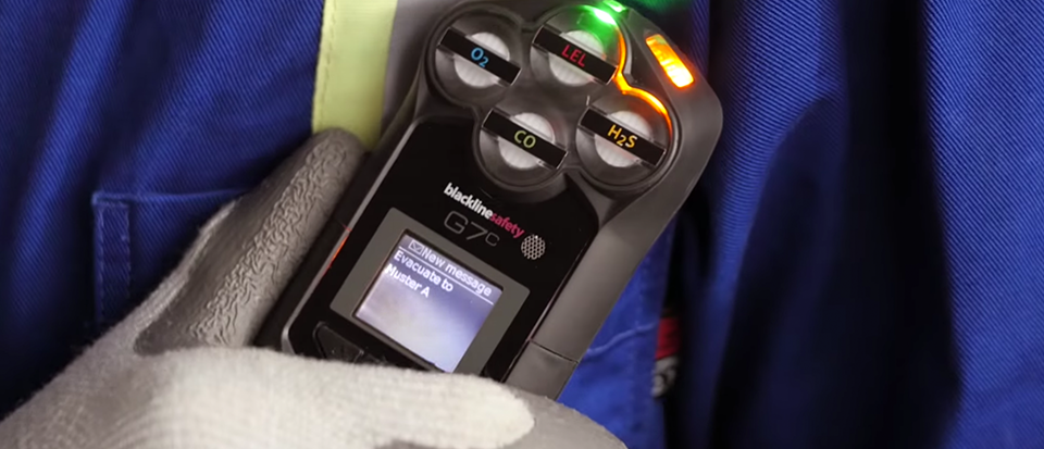 Equipo de protección personal con cuatro monitores de gas