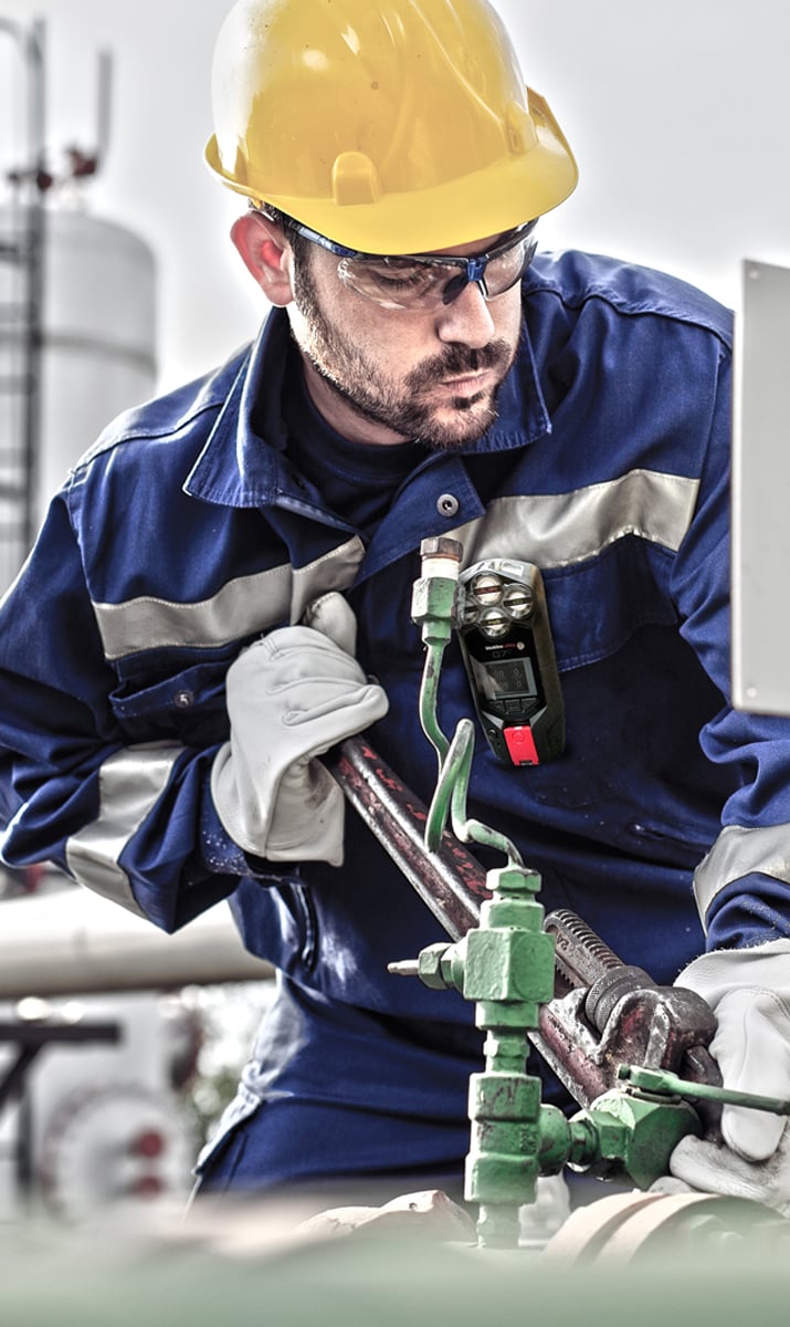 trabajador petrolero detección de gases petroquímicos